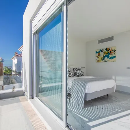 Villa With Swimming Pool In T4 *