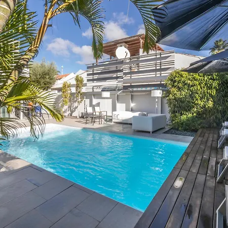 Villa With Swimming Pool In T4 *